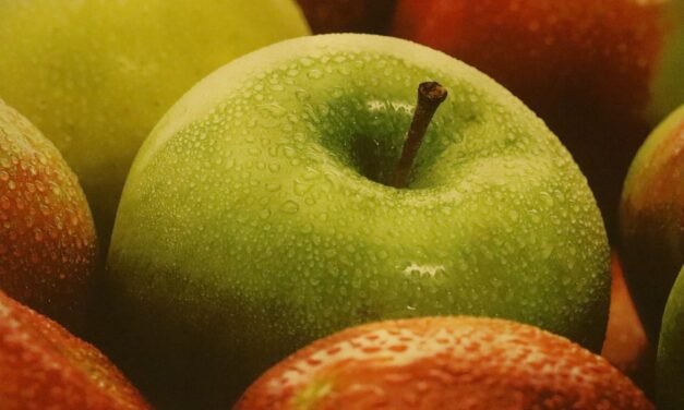 How to Whiten Your Teeth Normally At Home