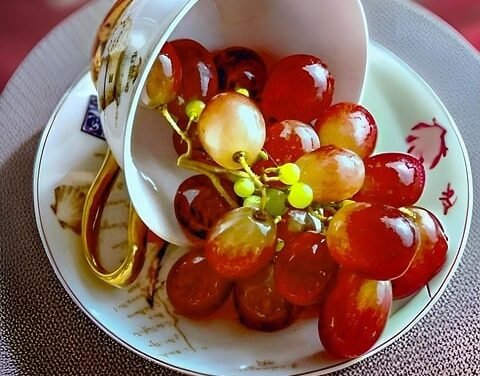 Recipe for tahini aioli-flavored eggs and tomatoes in ketone parsley