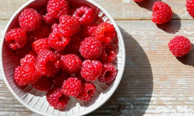 How To Wash Raspberries To Eliminate Dirt and Pesticides, According to an Pro