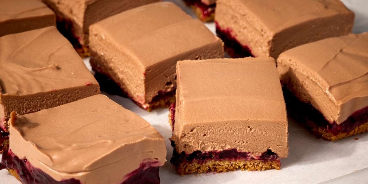 Chocolate-Cherry Cheesecake Bars