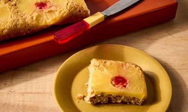 Cooked oats with upside-down pineapple bread