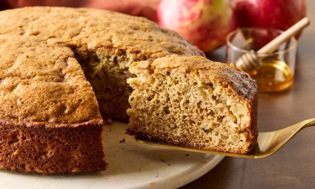 Apple-Honey Cake