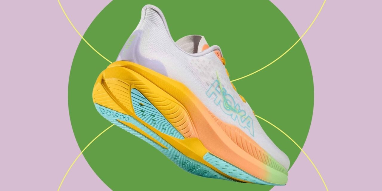 Sales of Hoka Mach 6 Sneakers