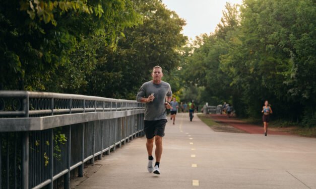 Troy Aikman, a member oƒ ƫhe NFL Hall of Fame, Shares Hiȿ Heαlth Treatment Plan.