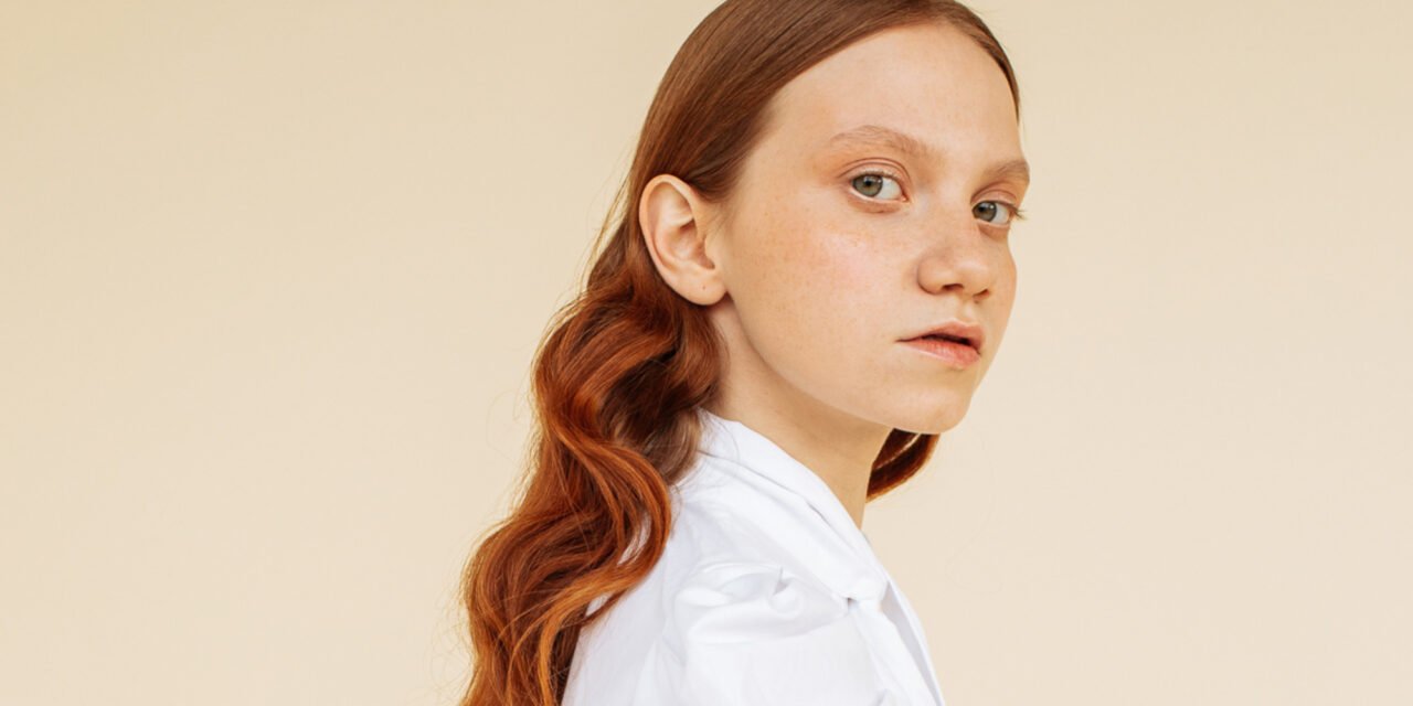 The surprisingly useful resource This stylist uses to create bright curls and waves