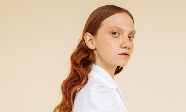 The surprisingly useful resource This stylist uses to create bright curls and waves