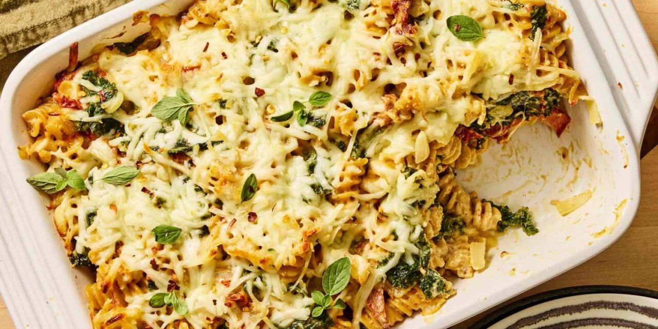 Baked tomatoes and spinach pasta with sun-dried tomatoes