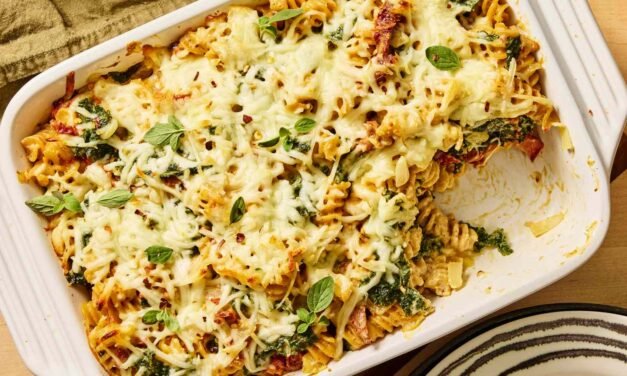 Baked tomatoes and spinach pasta with sun-dried tomatoes