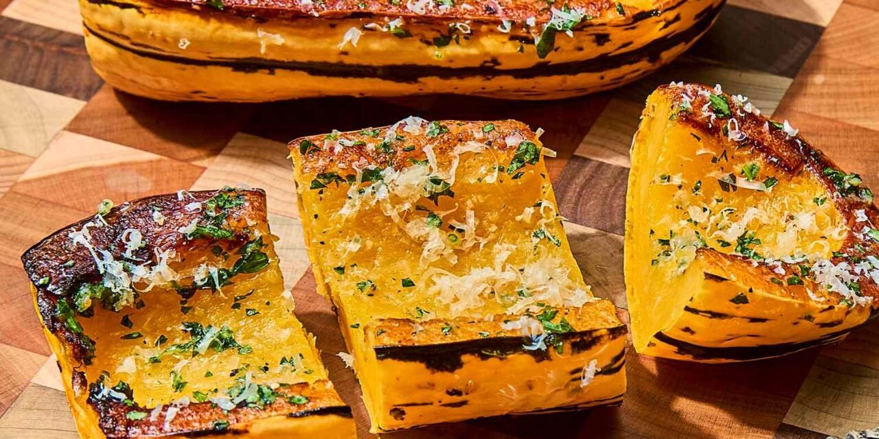 Squash made of garlic-butter Delicata